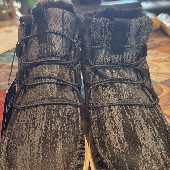 Hey Dude Lea
Women’s shoes size 11 - Picture 4 of 5